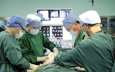 白山市中医院“股骨头移植肩关节功能重建术”获成功