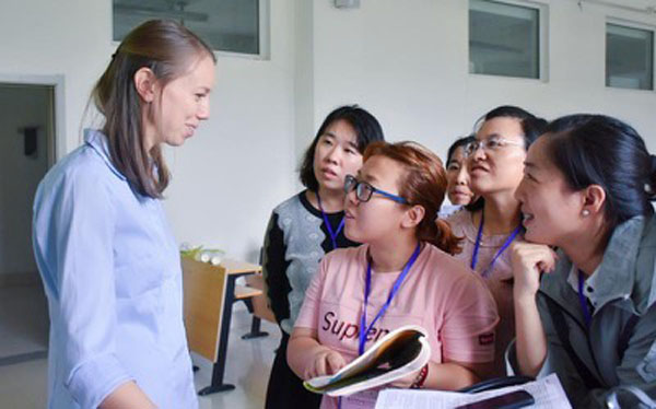 吉林华桥外国语学院让乡村教师在“国培计划”中体验纯正英语