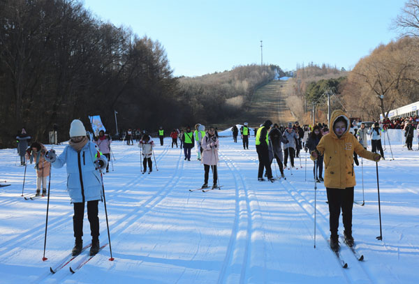 2019净月潭瓦萨滑雪节大学生越野滑雪培训今日启动