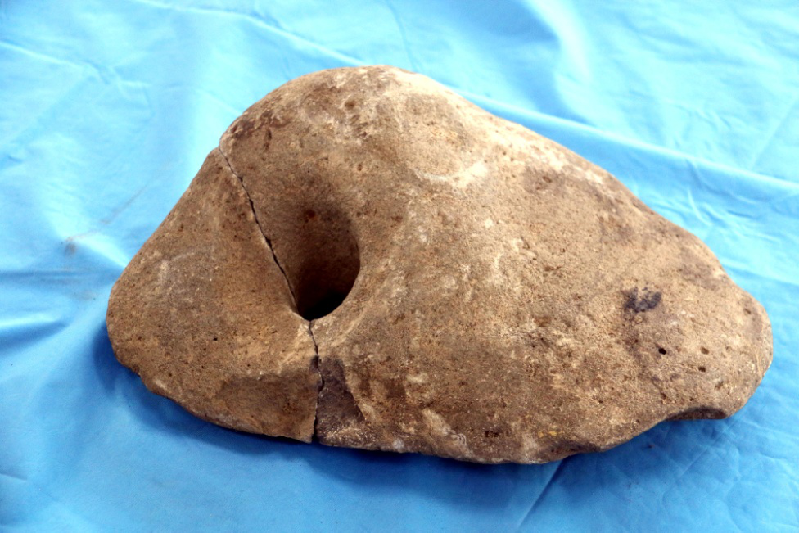 长白山区首次发现石磬 对研究长白山历史文化意义重大